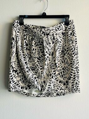Forever 21 Black and White Abstract Print Skirt Large Satin lined Fairy Casual